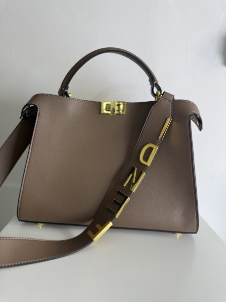 شنطة // FENDI
